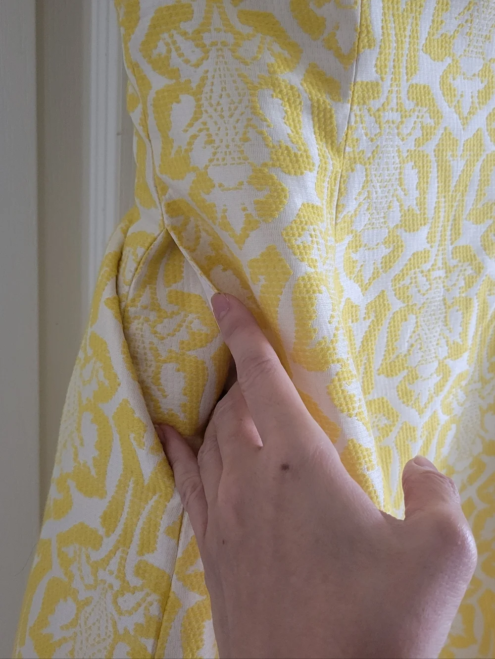 ✨️HP✨️Minuet | Yellow/White Damask Sleeveless Brocade Fit & Flare Dress (SIZE S) - Picture 9 of 15